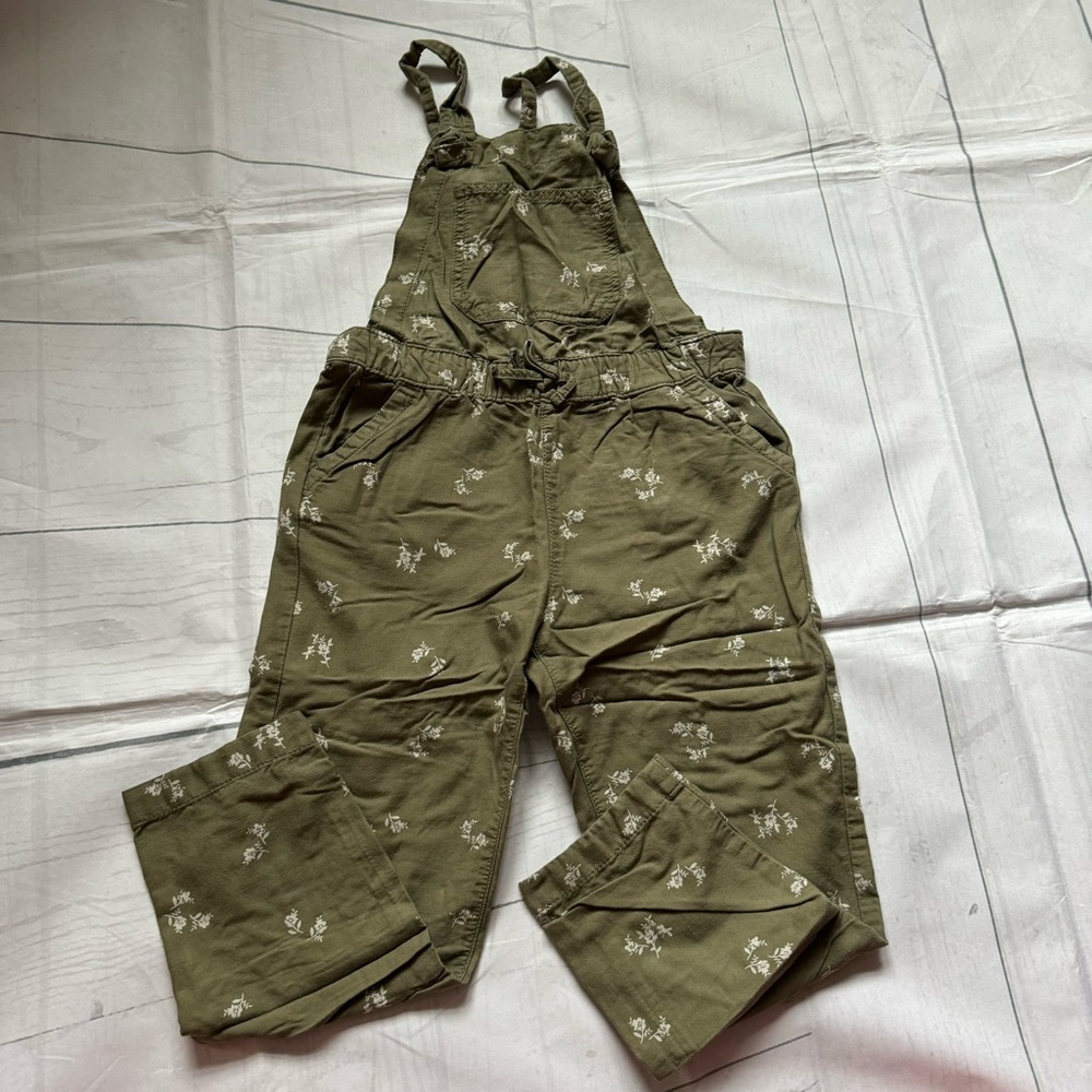 OshKosh Green Floral Size 7 Overalls